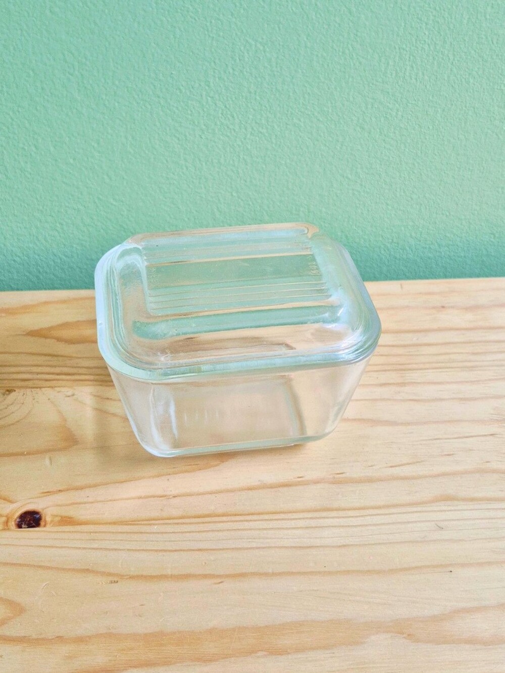 Vintage Clear Pyrex Refrigerator Dish with Ribbed Lid (#501) - Picture 3 of 15